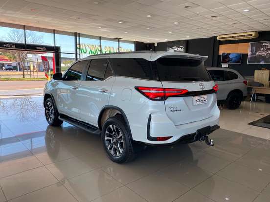 TOYOTA-HILUX SW4-2025