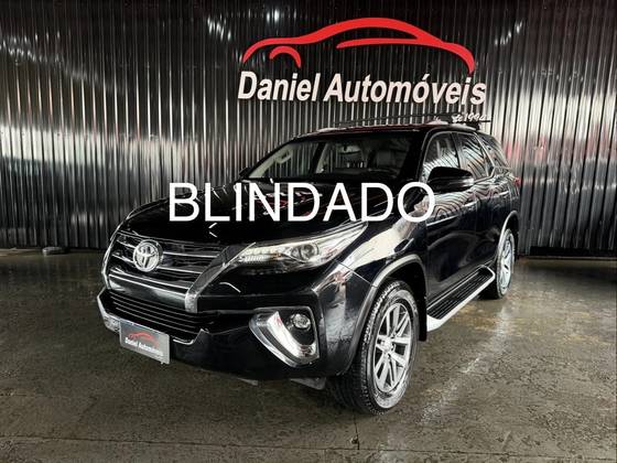 TOYOTA HILUX SW4 2.8 SRX 4X4 7 LUGARES 16V TURBO INTERCOOLER DIESEL 4P AUTOMÁTICO
