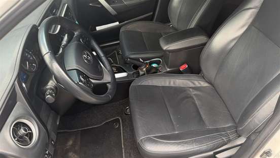 TOYOTA-COROLLA-2018