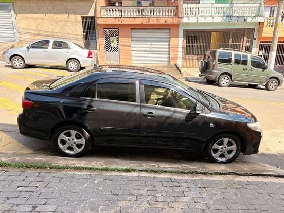TOYOTA-COROLLA-2011