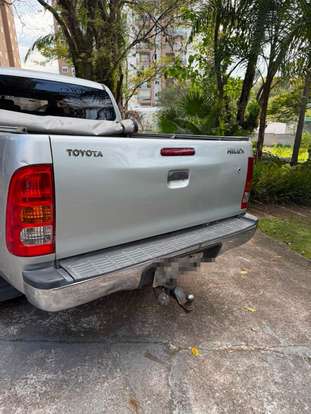 TOYOTA-HILUX-2011