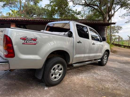 TOYOTA-HILUX-2011