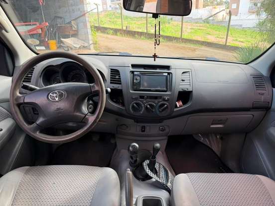 TOYOTA-HILUX-2011