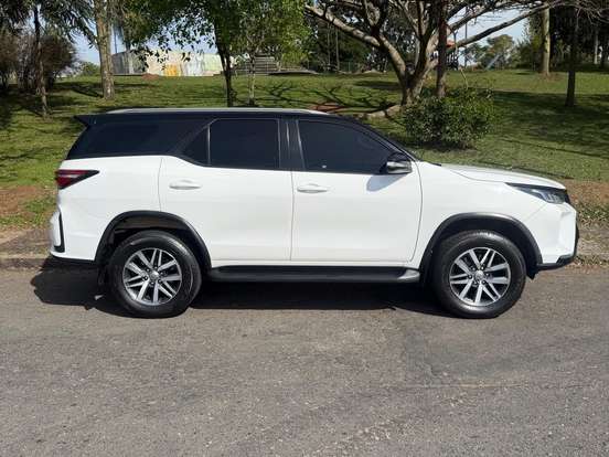 TOYOTA-HILUX SW4-2.7 SR 4X2 16V FLEX 4P AUTOMÁTICO TOYOTA-HILUX SW4-2017