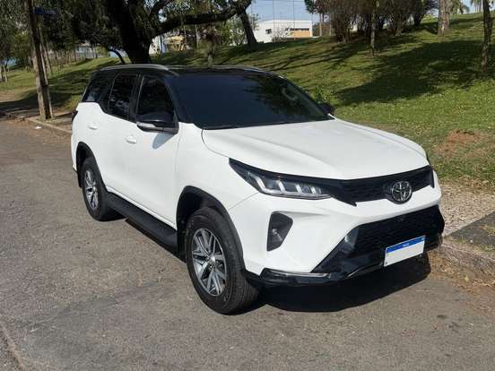 TOYOTA-HILUX SW4-2.7 SR 4X2 16V FLEX 4P AUTOMÁTICO TOYOTA-HILUX SW4-2017