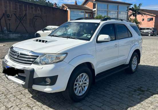 TOYOTA-HILUX SW4-2013