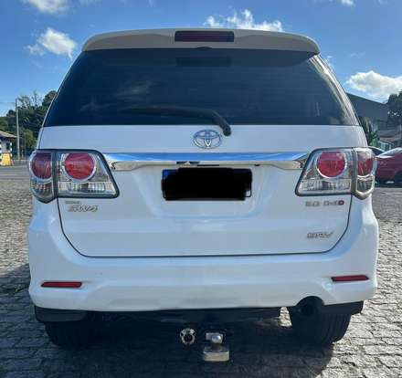 TOYOTA-HILUX SW4-2013