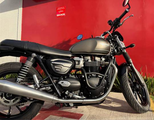 TRIUMPH STREET TWIN 
