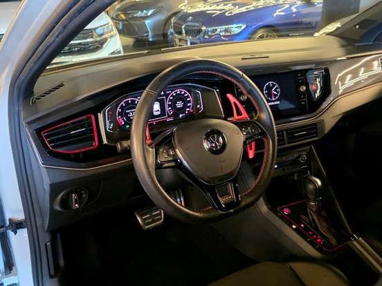 VOLKSWAGEN-POLO-2020