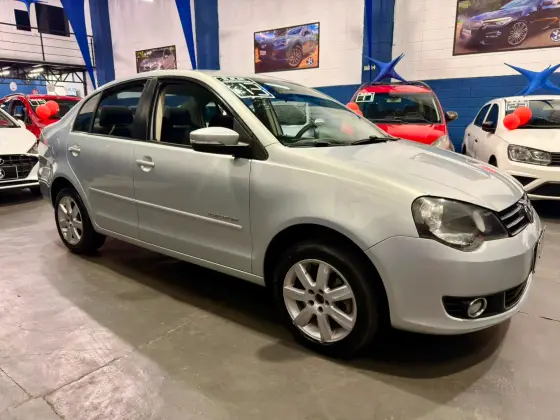 VOLKSWAGEN POLO SEDAN 2.0 MI COMFORTLINE 8V FLEX 4P MANUAL