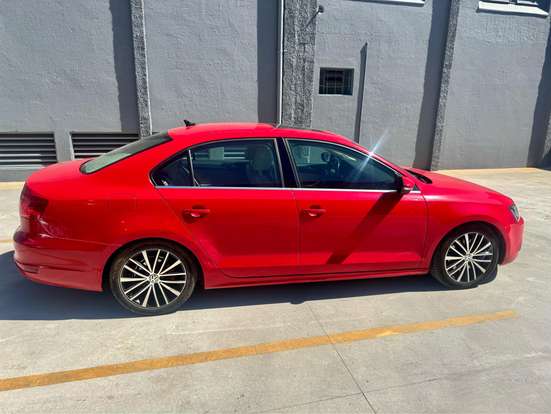 VOLKSWAGEN-JETTA-2.0 TSI HIGHLINE 211CV GASOLINA 4P TIPTRONIC VOLKSWAGEN-JETTA-2013