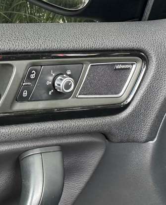 VOLKSWAGEN-TOUAREG-2012