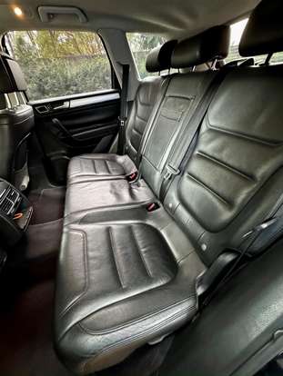 VOLKSWAGEN-TOUAREG-2012