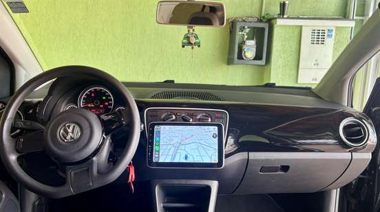 VOLKSWAGEN-UP-2015