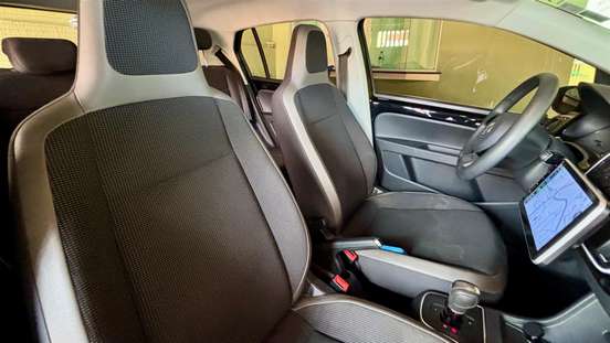 VOLKSWAGEN-UP-2015