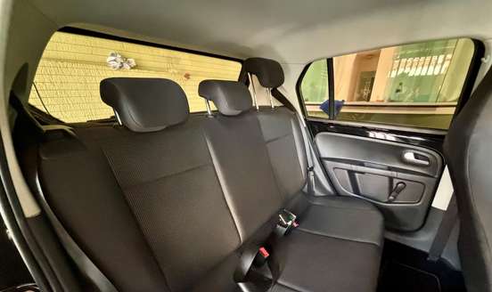 VOLKSWAGEN-UP-2015