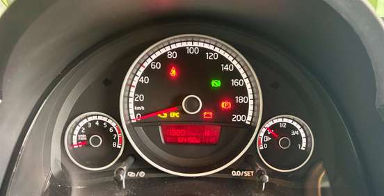 VOLKSWAGEN-UP-1.0 MPI HIGH UP 12V FLEX 4P AUTOMATIZADO VOLKSWAGEN-UP-2015