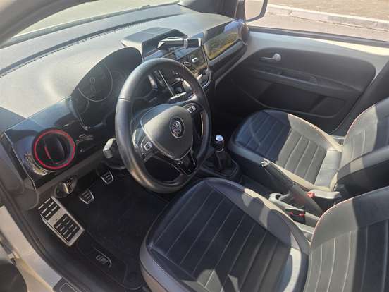 VOLKSWAGEN-UP-2018