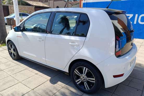 VOLKSWAGEN-UP-2018