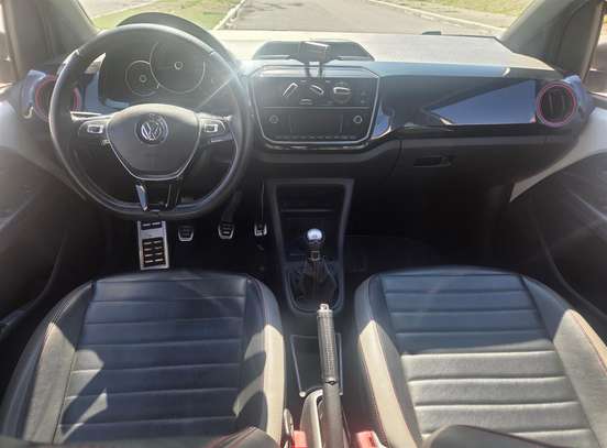 VOLKSWAGEN-UP-2018