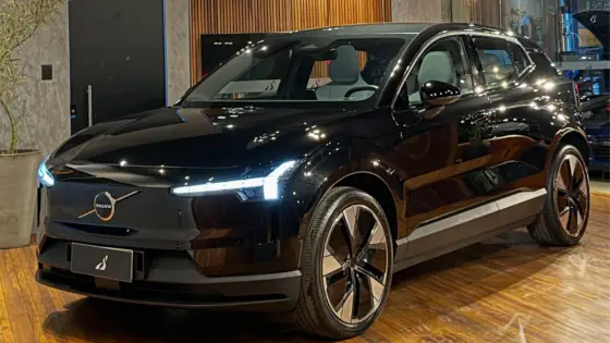 VOLVO EX30 69 KW ELÉTRICO ULTRA
