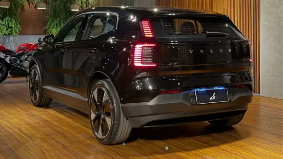 VOLVO-EX30-2024