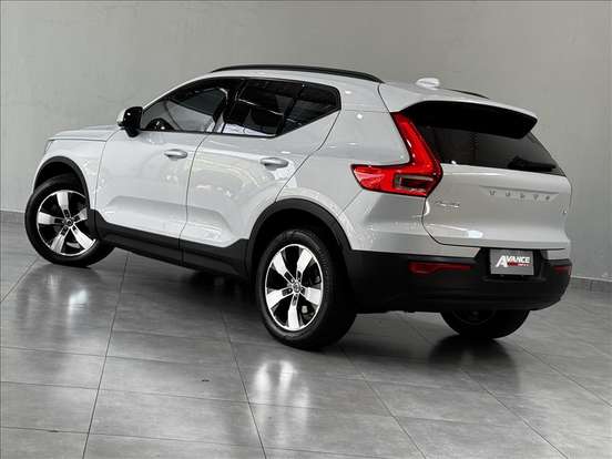 VOLVO-XC40-2019