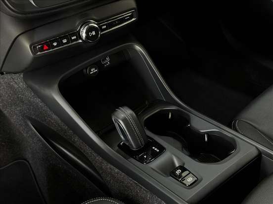 VOLVO-XC40-2.0 T4 GASOLINA GEARTRONIC VOLVO-XC40-2019
