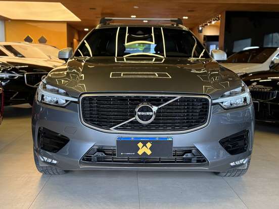 VOLVO-XC60-2017