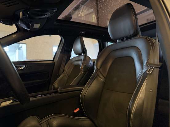 VOLVO-XC60-2017