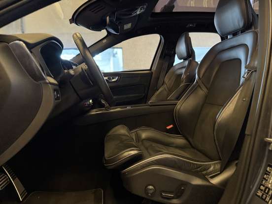 VOLVO-XC60-2017