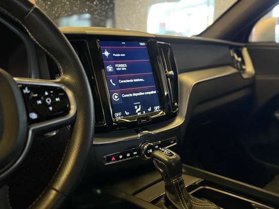 VOLVO-XC60-2017