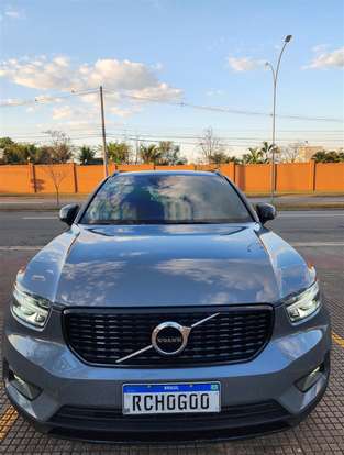 VOLVO-XC40-2019