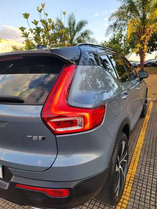 VOLVO-XC40-2019