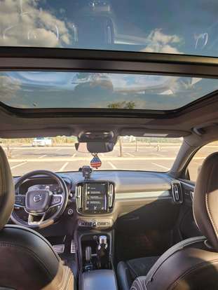 VOLVO-XC40-2019