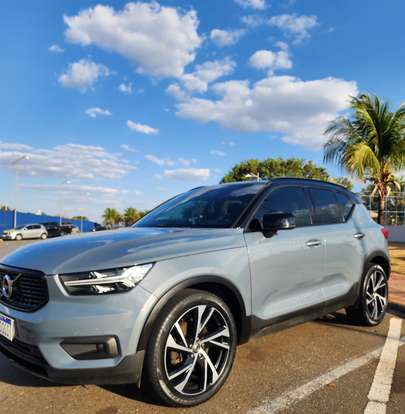 VOLVO-XC40-2019