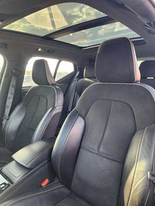 VOLVO-XC40-2019