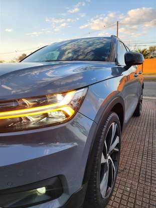 VOLVO-XC40-2019