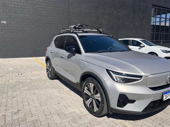 VOLVO-XC40-2022