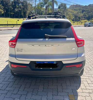 VOLVO-XC40-2022