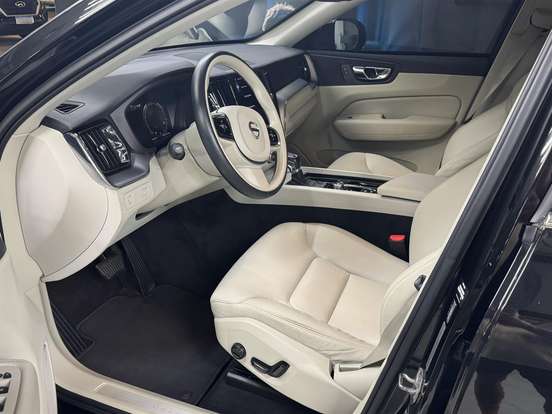 VOLVO-XC60-2.0 T5 GASOLINA MOMENTUM AWD GEARTRONIC VOLVO-XC60-2020