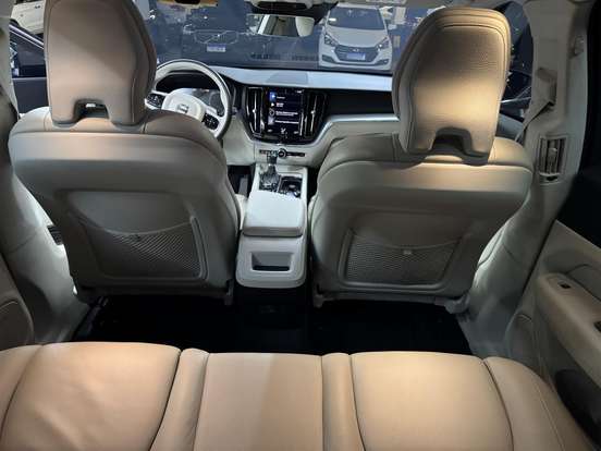 VOLVO-XC60-2.0 T5 GASOLINA MOMENTUM AWD GEARTRONIC VOLVO-XC60-2020