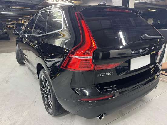 VOLVO-XC60-2020