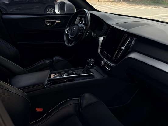 VOLVO-XC60-2.0 T5 GASOLINA R-DESIGN AWD GEARTRONIC VOLVO-XC60-2017