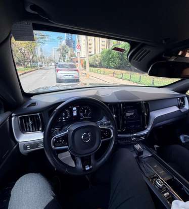 VOLVO-XC60-2017