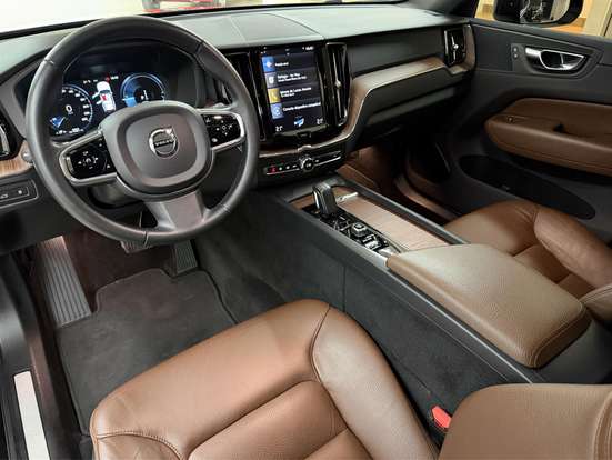 VOLVO-XC60-2021