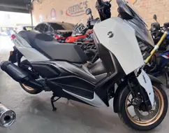 YAMAHA XMAX 300 CONNECTED ABS YAMAHA XMAX 300 CONNECTED ABS