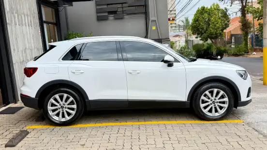 AUDI-Q3-2020