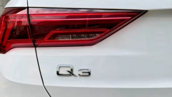 AUDI-Q3-2020