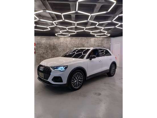 AUDI-Q3-2019